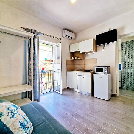 קאסטלמארה דל גולפו Casa Vacanze A&G מראה חיצוני תמונה